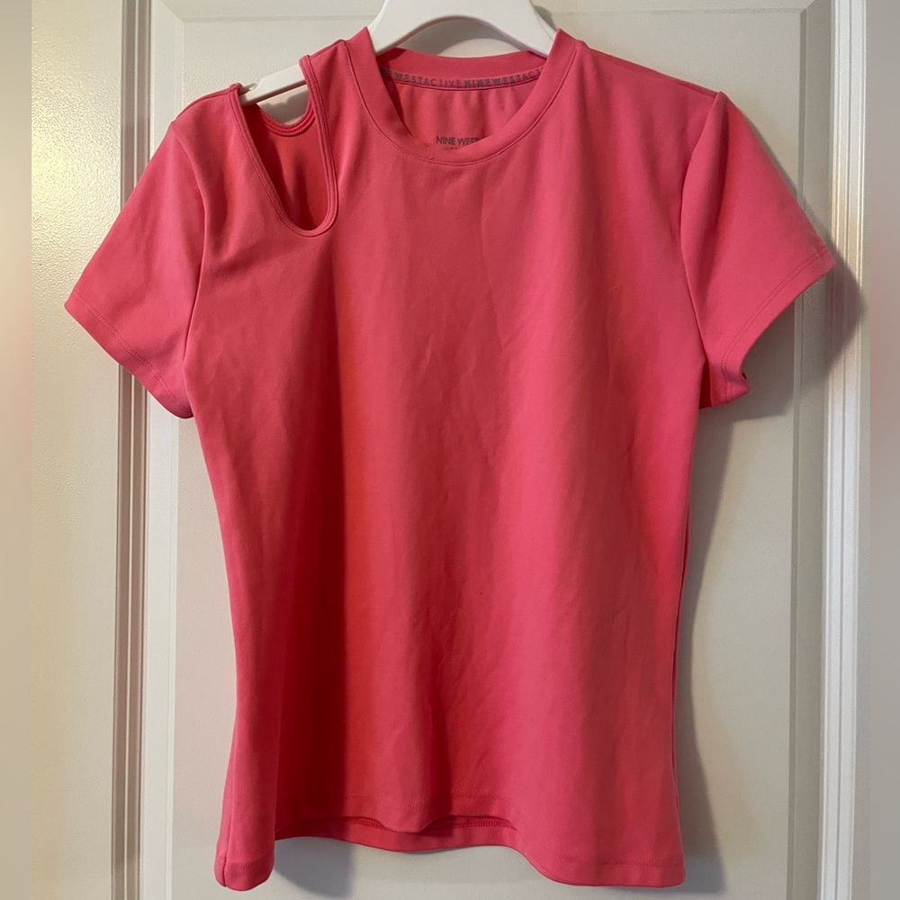 Nine West Women's Sz M Cutout Shoulder Mauve Shadow Activewear T-Shirt Pink
